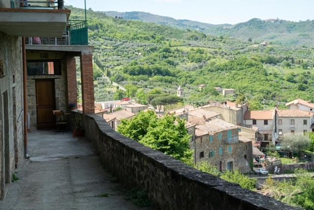 Casa Angolo Cantina Nel Castello Montegiovi Eksteriør bilde